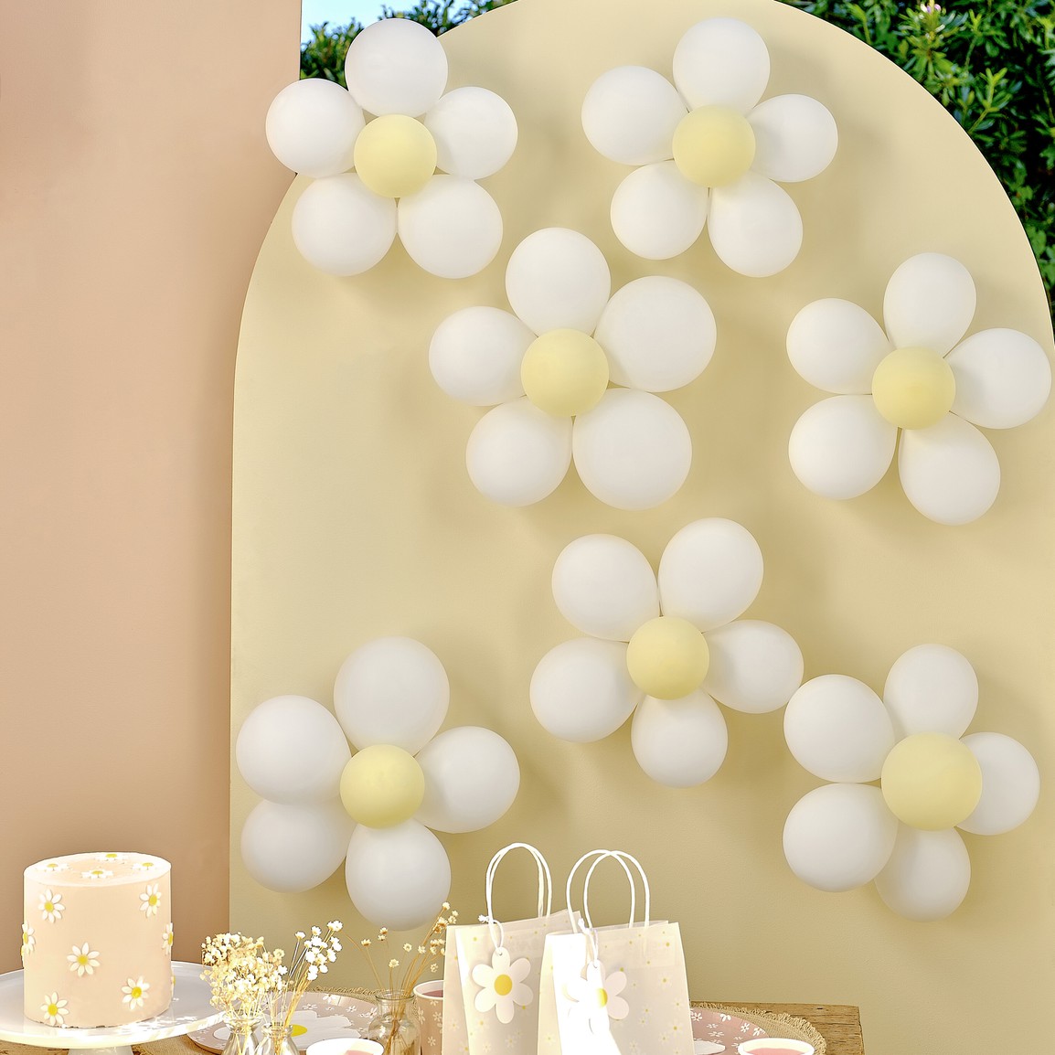Daisy Balloon Decorations